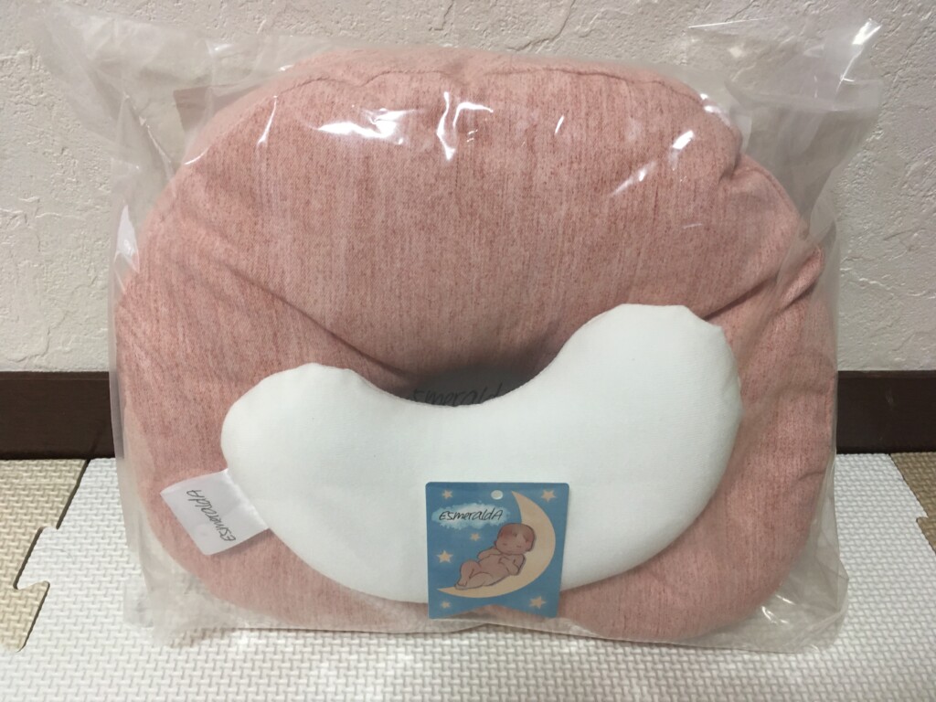【赤ちゃんに枕いらない？】絶壁防止のためにドーナツ枕を購入。絶壁解消効果ありでした。 むすめいくじ