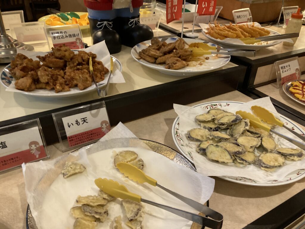 《夕食バイキングどんな感じだった？》バイキングレストランパピヨン。阿蘇の司ビ …
