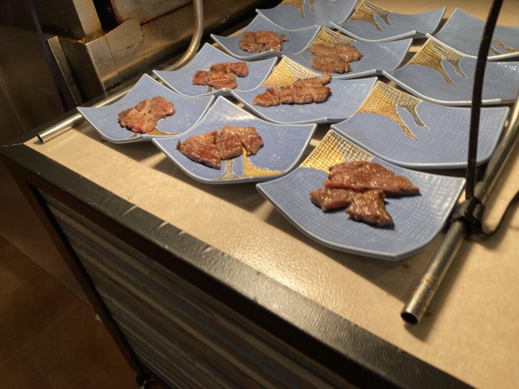 《夕食バイキングどんな感じだった？》バイキングレストランパピ …