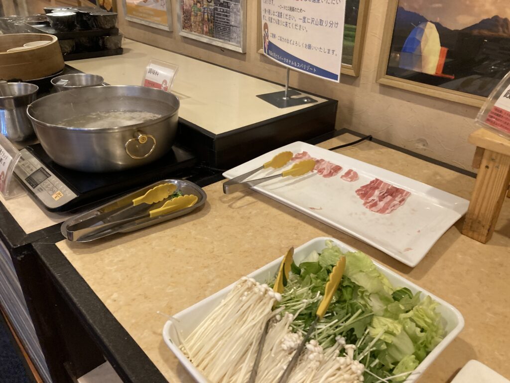 《夕食バイキングどんな感じだった？》バイキングレストランパピ …
